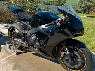 honda-1000cbr-2010-piste