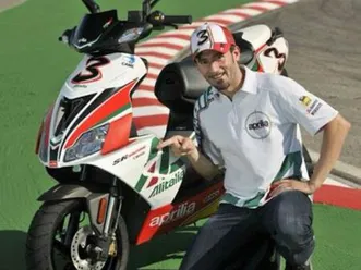 aprilia-sr-50-max-biaggi-edition-raritat-sammler-rossi-roller