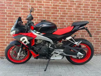 aprilia tuono 660 mit top-sonderausstattung