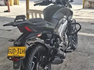 dominar-400-touring-verde-army-2025