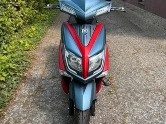 futura-hawk-e-roller-2-akkus-erst-270-kilometer