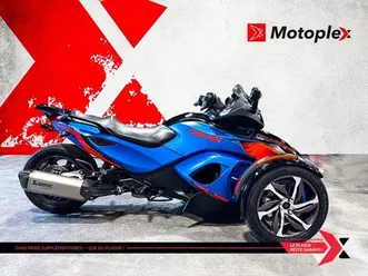 2015-can-am-spyder-rss-sm5-akrapovic