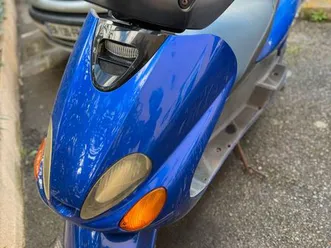 scooter-yamaha-skylainer