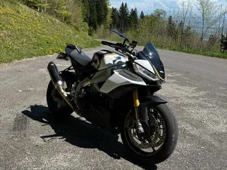 aprilia-tuono-v4-factory-gold