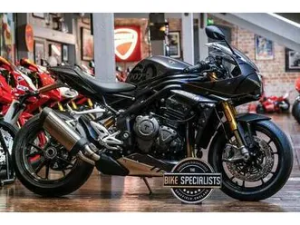 triumph-speed-triple-1200-rr-bond-edition-no-49-of-60