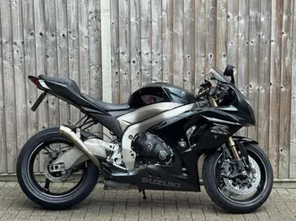 suzuki-gsxr-1000-l0-2010-10-super-sport-akrapovic-quick-shifter