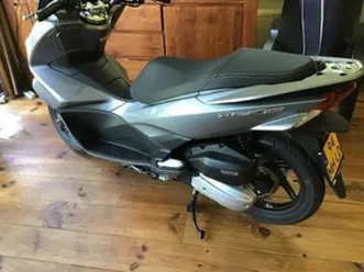 motorscooter-honda-pcx-150-2017-3560-km-motoren-honda-marktplaats