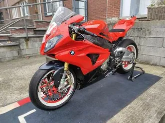 bmw-s1000rr-2011-circuit