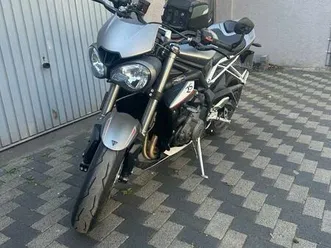 triumph street triple rs