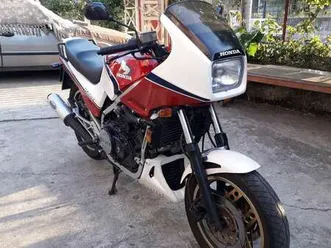 honda-vf-750-vf-750-f-iscritta-fmi-cafe-racer-bianco