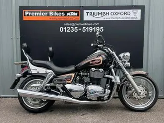 stunning-2012-12-triumph-thunderbird-1600-motorcycle