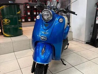 trés beau scooter retro neuf garanti 2ans paiement en 4 fois possible