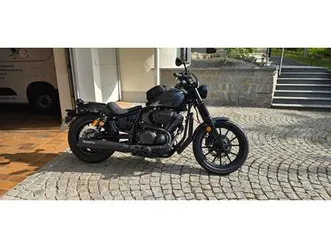 yamaha-xv950-r-mit-akrapovic-anlage