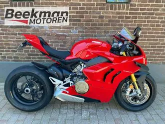 ducati-panigale-v4-s-rood
