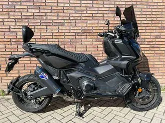 honda-x-adv-scooter-750-custom-carbon-termignoni-full-option