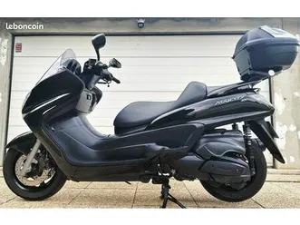 superbe-yamaha-400-yp-majesty-etat-rare-refait-a-neuf-km-faible-rien-a-prevoir