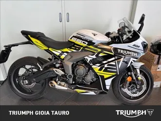 triumph daytona 660