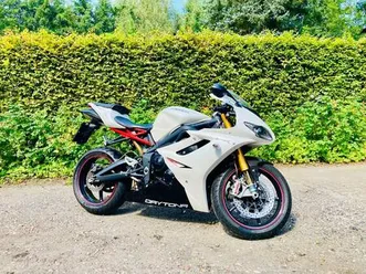 triumph daytona 675r