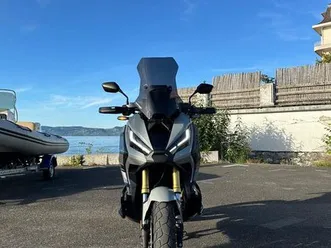 honda-xadv-750-dct-2023-gris-nardo-4-200-km-entretien-irreprochable-options-haut
