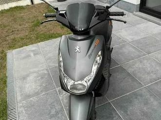 2-peugeot-a-klasse-scooter