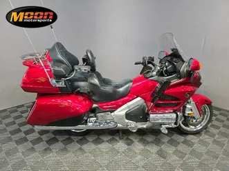 2014-honda-gold-wing-r-audio-comfort