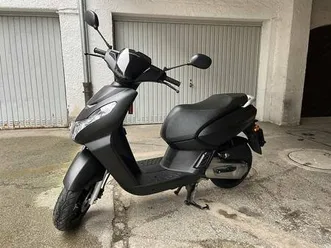 peugeot kisbee 50 4t / 2023 / 4400 km / roller canton argovie -