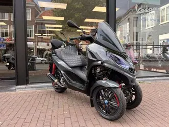 piaggio-mp3-300-mp3-300-hpe-euro5-sport-2024-1735km-specialpaint