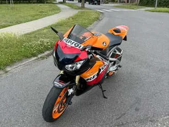 2-honda-cbr-1000-repsol-abs