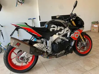 aprilia-tuono-1100-v4-factory-akrapovic-no-rsv4