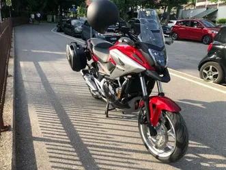 honda nc750x. sehr gepflegt. um/unfallfrei mit zubehör