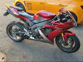 moto yamaha r1-yzf