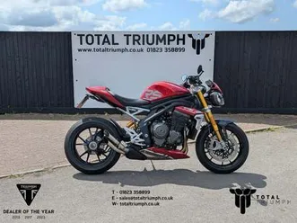 triumph-speed-triple-1200-rs