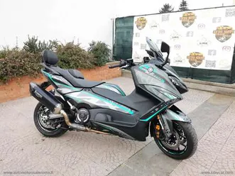 yamaha tmax 560 t max 560 tech max rate auto moto scooter grigio