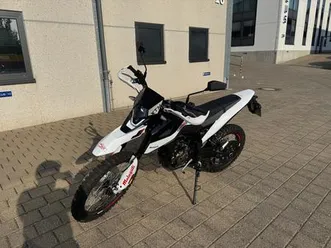 malaguti-xtm-125-enduro-a1-2024-led-abs-top