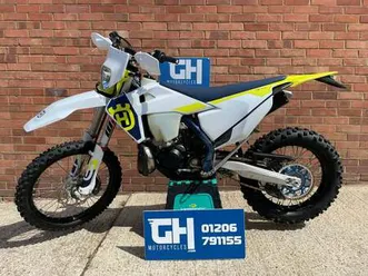 2023-husqvarna-te300-25-hours-420-miles-oem-plastics-carbon-exhaust-guard