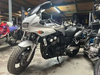 yamaha fzs 600