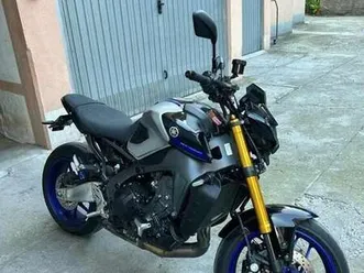 yamaha mt-09 grigio