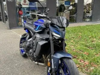 yamaha mt-09 y-amt 2024 900 cm3 | moto roadster | 4 400 km | bleu | 38100 grenoble