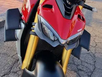 ducati streetfighter v4s rosso