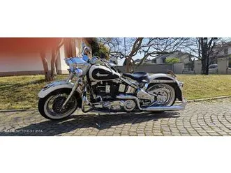 harley-davidson heritage softail è una moto total ente accessioriata bianco