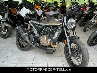 husqvarna svartpilen 701 / 1. hd / 9tkm / speichenfelgen