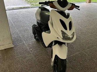 vendo scooter aerox targa gialla canton tessin -