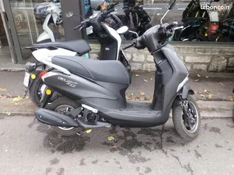 yamaha d'elight 125 cm3