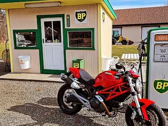ducati monster 696