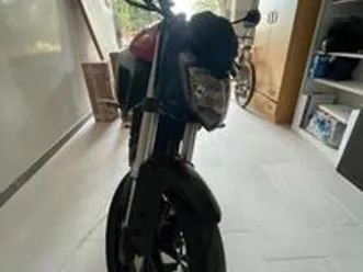 mt-125 con scarico akrapovic
