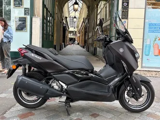 yamaha xmax 300 tech max
