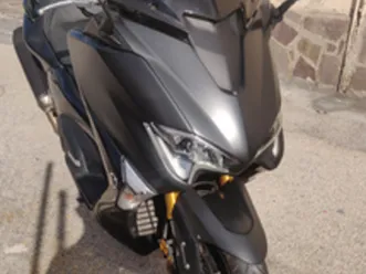 tmax 530 dx akrapovic . 0 sinistri