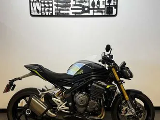 triumph speed triple 1200 rs