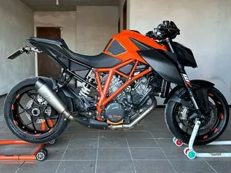 ktm 1290 super duke r arancione