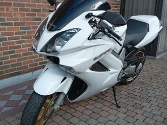 ② honda vfr 800 v-tec